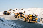 Dumpere venter på lasting, Kjellmannsåsen <br> Haul trucks waiting to be loaded, Kjellmannsåsen